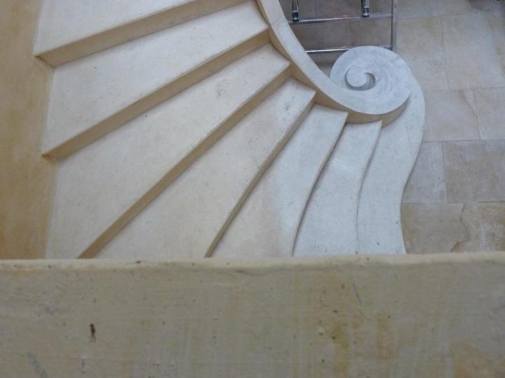 Nous créons ou redonnons de l'éclat à votre escalier.